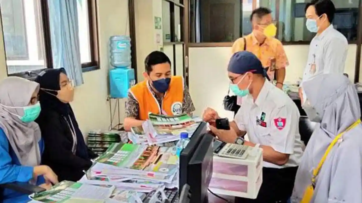 Petugas BPJS SATU Bantu Selesaikan Masalah Peserta JKN di Rumah Sakit