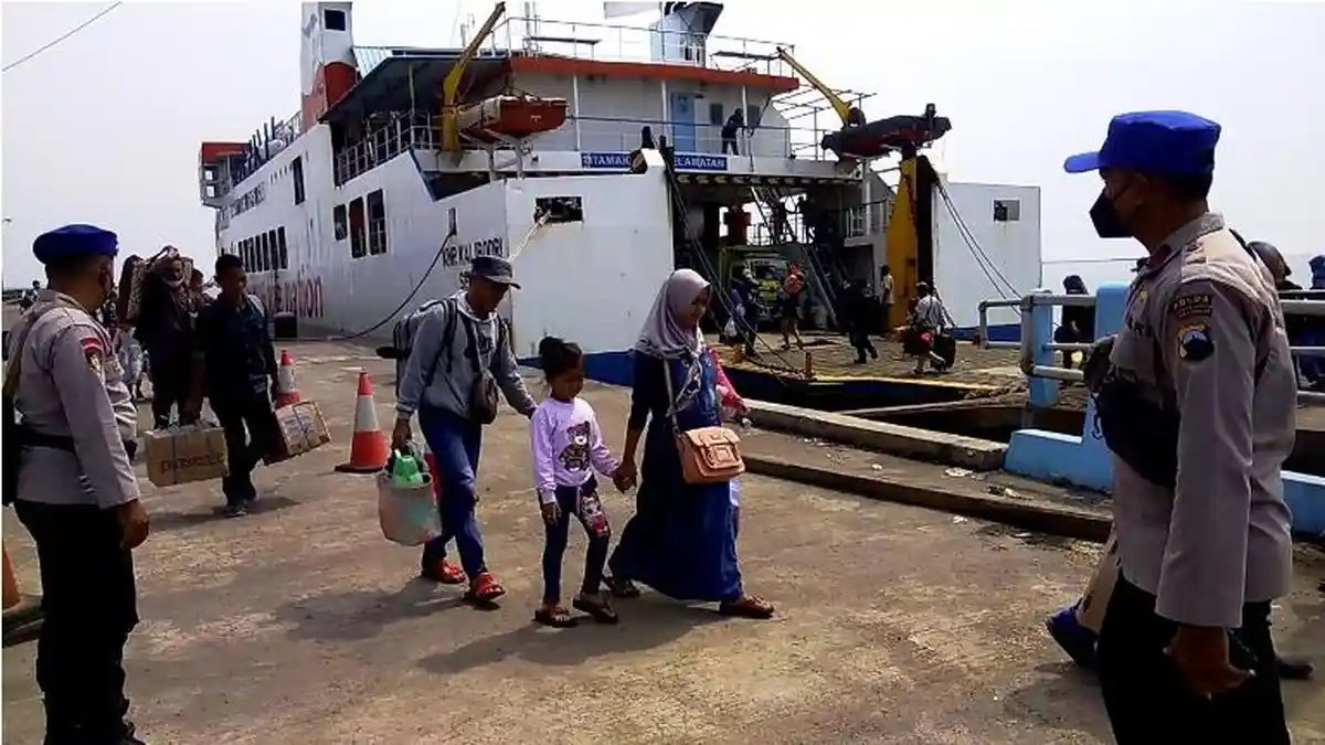 Calon Penumpang KMP Kalibodri Kendal Wajib Ikut Vaksinasi Booster