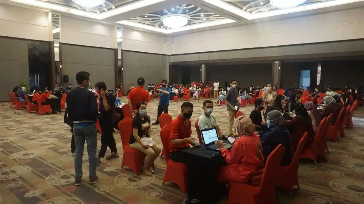 Cegah Penularan Corona Karyawan Swiss-Belhotel Jambi Divaksin Covid-19