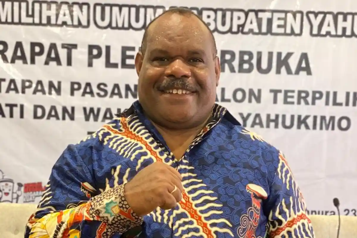 Diancam Tembak Mati oleh KKB Papua, Ini Profil Bupati Didimus Yahuli