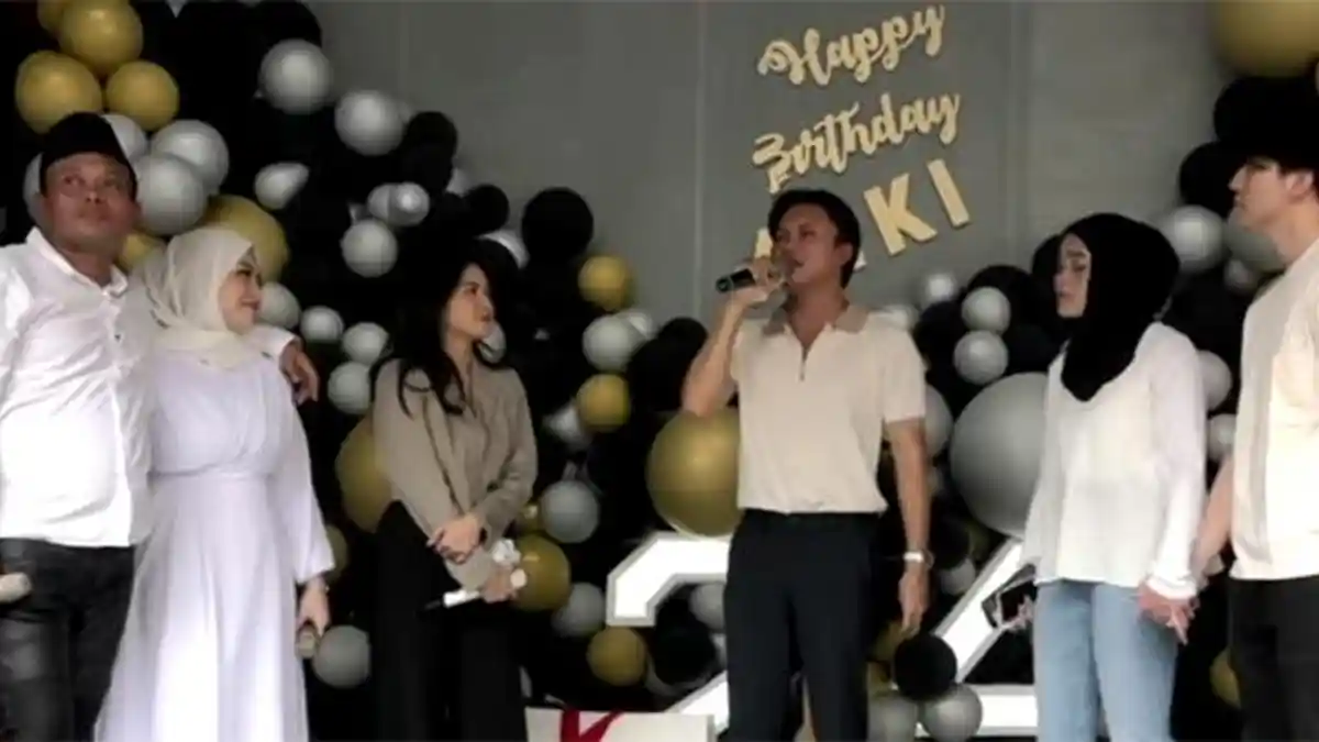 Rizky Febian Menangis Dapat Kejutan Ulang Tahun dari Sule dan Keluarga