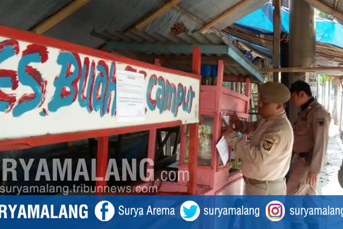 Rombong PKL Ditinggal di Pinggir Jalan, Satpol PP Kota Kediri Langsung Tempeli Stiker Peringatan
