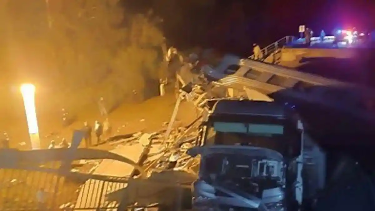Jembatan di Rusia Ambruk Timpa Rel Kereta, 7 Tewas dan 69 Orang Terluka