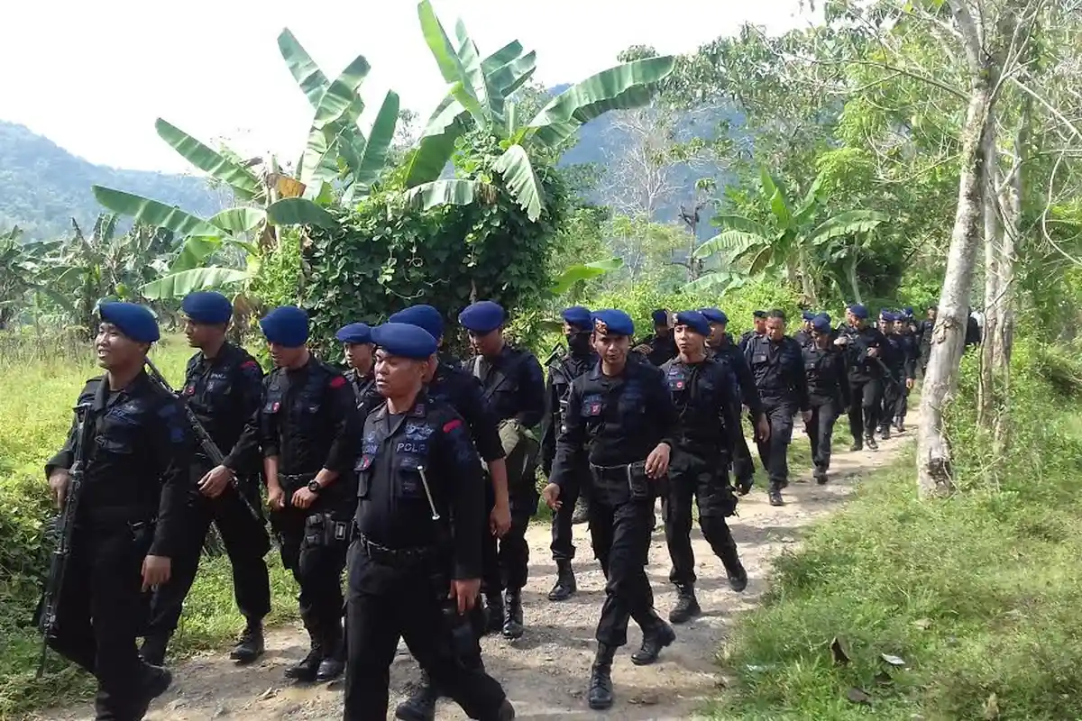 105 Brimob Amankan Pengukuran Lahan Sampoddo Palopo