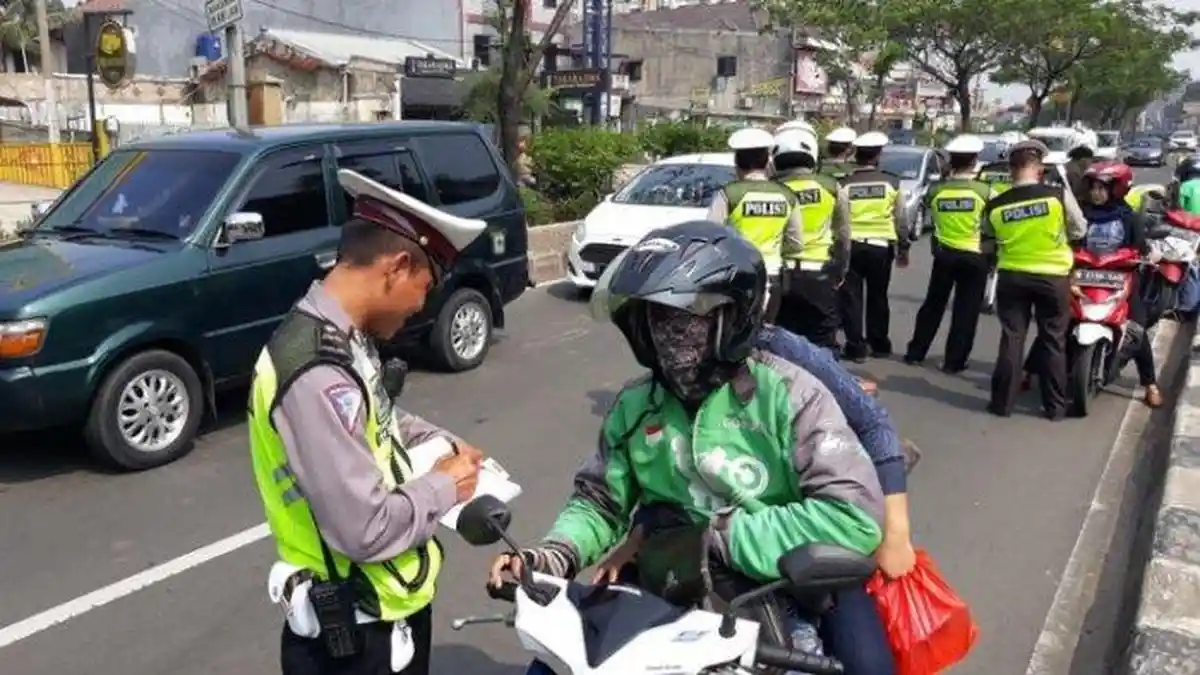 Polantas akan Dibekali Buku Ini Sebagai Pengganti Tilang Manual yang Telah Dilarang