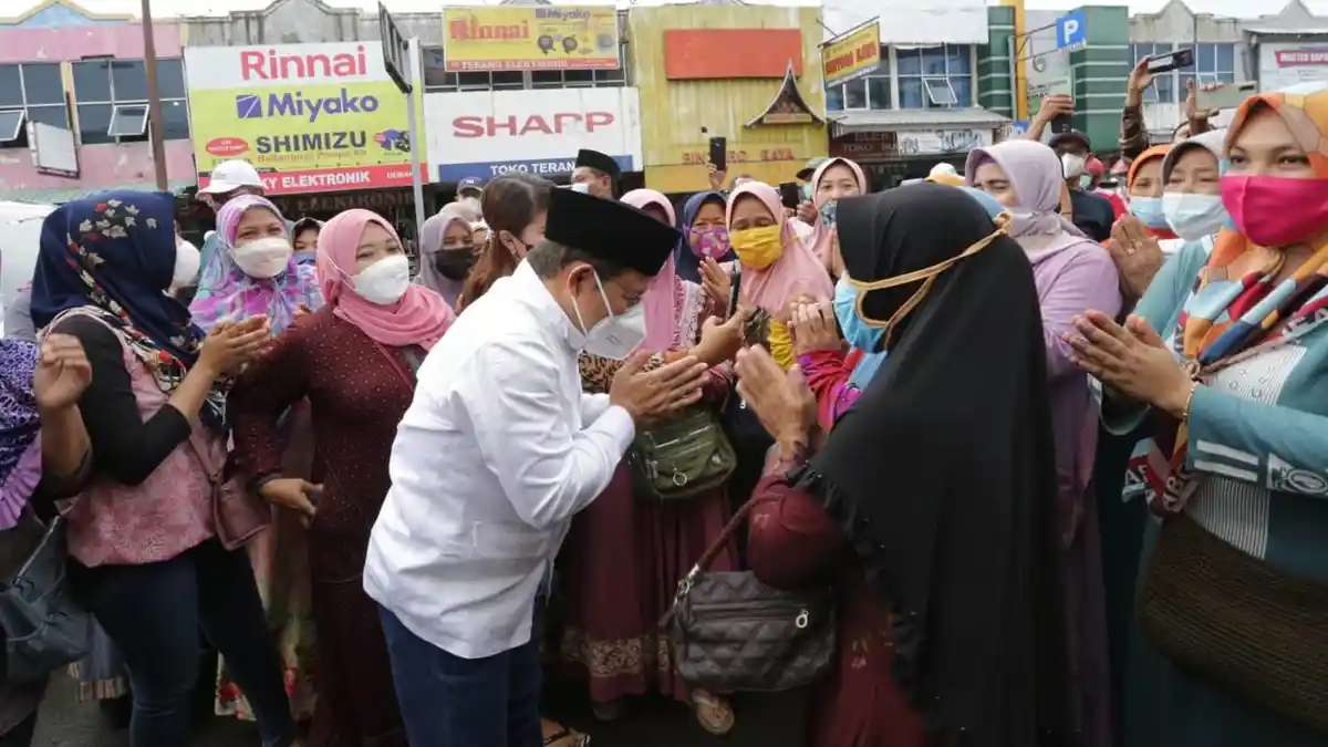 Emak-emak Pedagang Pasar Bintoro Demak Adang Ketum PKB: Kami Dukung Gus Muhaimin Capres 2024