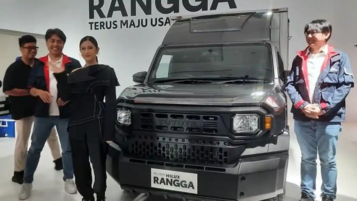 Momen Rangga Bertemu 'Cinta' dalam Launching All New Hilux Toyota ...