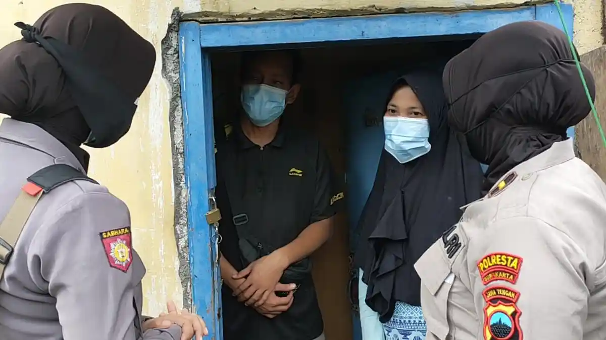 Viral Warga Solo Posting Sepatu Ditukar dengan Susu Anak, Begini Kisahnya