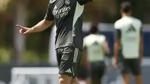 Pelatih-baru-Xabi-alnso-pimpn-anak-asuhnya-di-Real-Madrid-saat-latihan.jpg