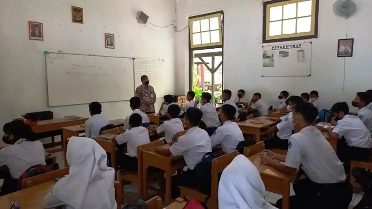Hotline Semarang : Apakah Semua Siswa Wajib Ikut Pembelajaran Tatap Muka?