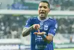 Selebrasi-Striker-gaek-PSIS-Semarang-Alberto.jpg