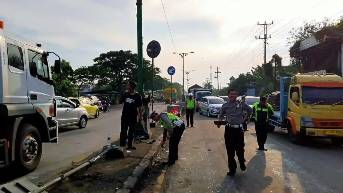 Kecelakaan Libatkan 4 Kendaraan di Pantura Demak, Sopir Pick Up Meninggal di Lokasi