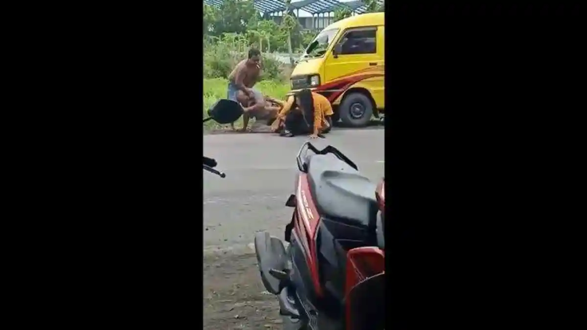 Cemburu Pergoki Istrinya Makan Sop Kikil Bareng Sopir Angkot, Suami Marah dan Berduel dengan Sopir