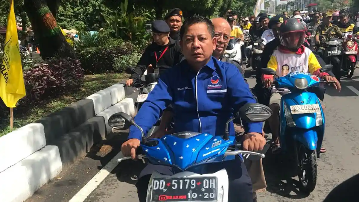NH-Aziz Naik Bendi ke KPU Sulsel, Mengapa RMS Pilih Naik Motor?