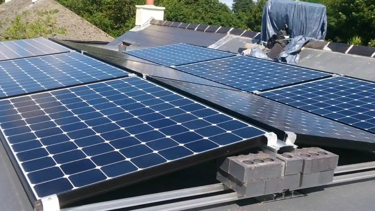 Pengamat Energi Nilai PLTS Atap Mengancam Sistem Kelistrikan