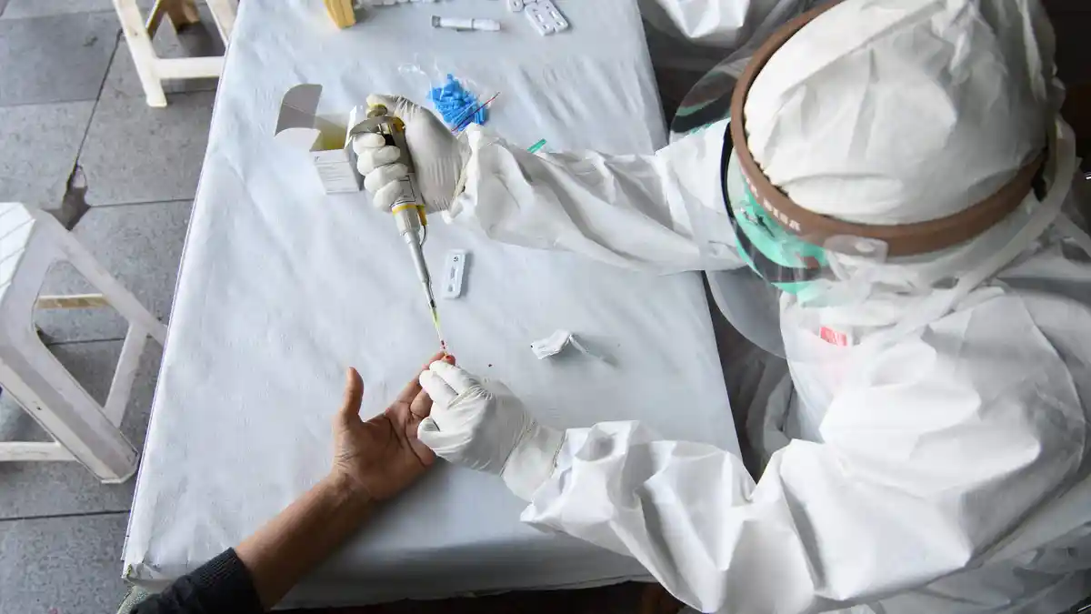 4 Pedagang Terpapar Covid-19, 100 Pedagang dan Pegawai Pasar Induk Kramat Jati Rapid Test dan Swab