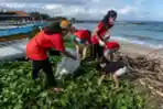 Aksi Bersih-bersih Sampah di Pantai Kuta Bali