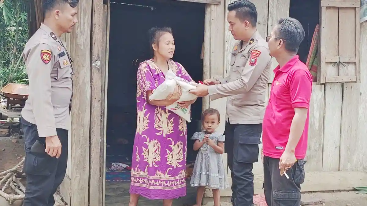 Terima Bantuan dari Ipda Brimen Sihotang, Desi IRT Miskin Terharu dan Titip Salam Pada Kapolda Sumut