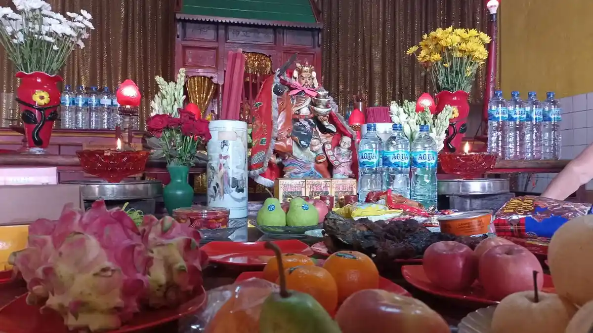 SAAT Umat Konghucu Majalengka Rayakan Ultah Dewa Bumi di Klenteng Hok Tek Tjeng Sin