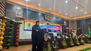 EFESIEN-ANGGARAN-Wali-Kota-Gorontalo-Adhan-Dambea-memberikan.jpg