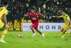 Pemain-Persijap-Jepara-Rahmat-Hidayat-saat-melawan-Persebaya-Surabaya.jpg