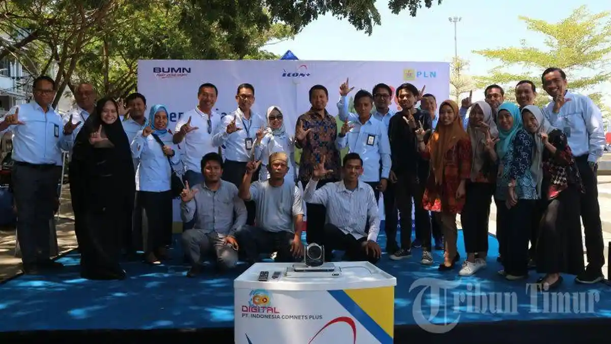 FOTO: Ides Cafe atau Internet Desa Hadir di Makassar