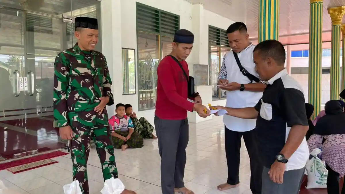 Masjid Al-Fitrah Korem 011/Lilawangsa Salurkan 2 Ton Beras Zakat kepada Mustahik