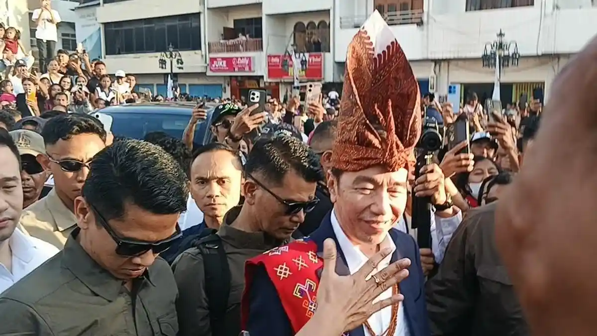 Ribuan Warga Padati Karnaval Gajah PSI, Jokowi dan Kaesang Disambut Meriah di LLBK - Pos-kupang.com