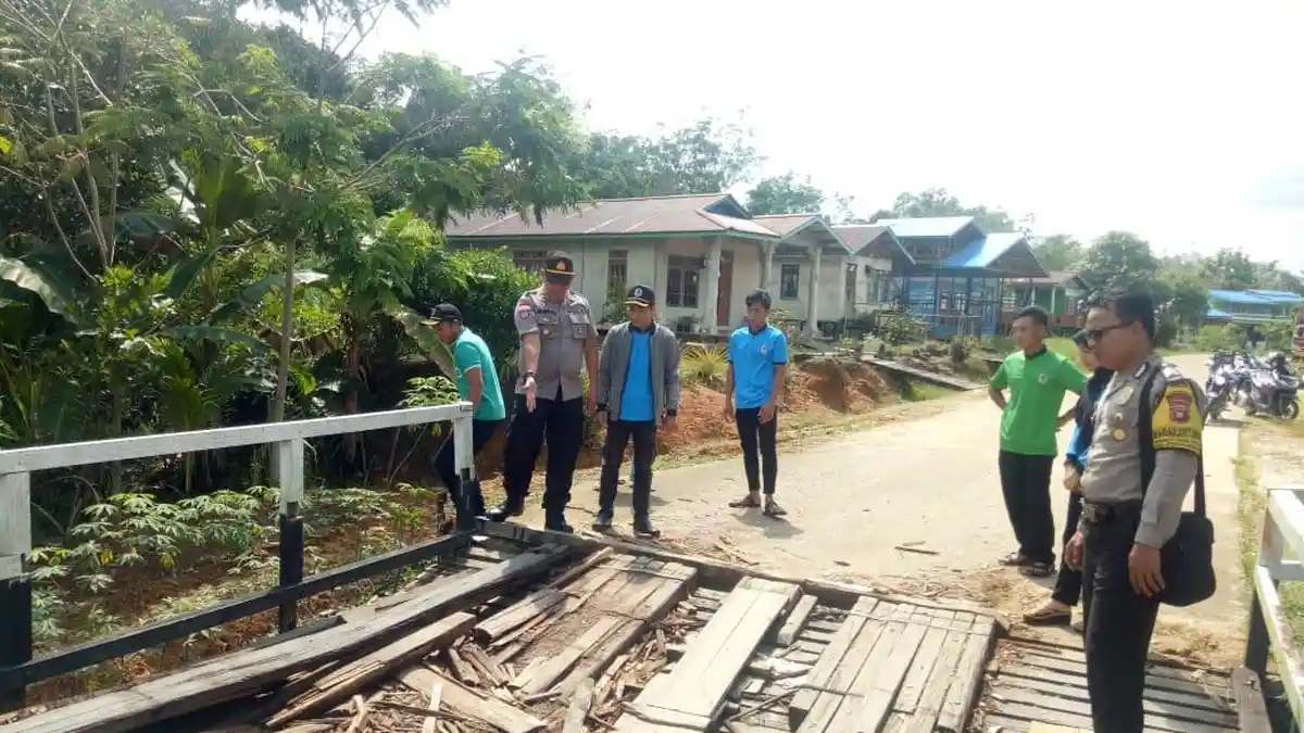 Jembatan di Desa Sasan Nyaris Roboh, Kades: Jika Roboh Akses Dipastikan Putus