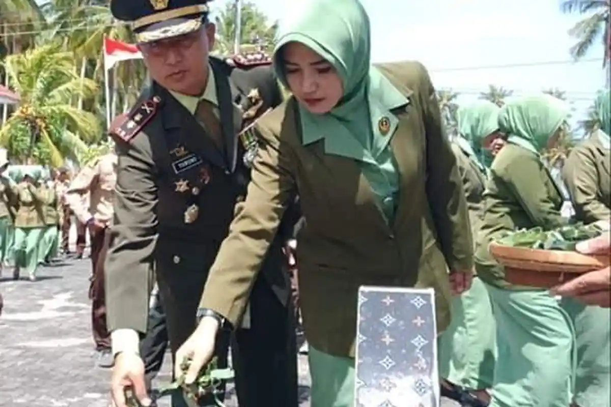 TRIBUNWIKI: Profil Ketua Persit Chandra Kirana XXIX Dim 1415 Selayar, Novi Tri Kusumaningrum