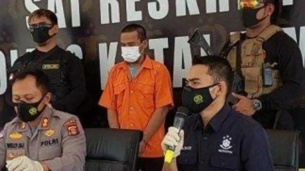 Setelah Habisi Istri dan Anak, Suami AH (30) Mengamuk Serang Jemaah Masjid: Ingin Sayat Kelamin