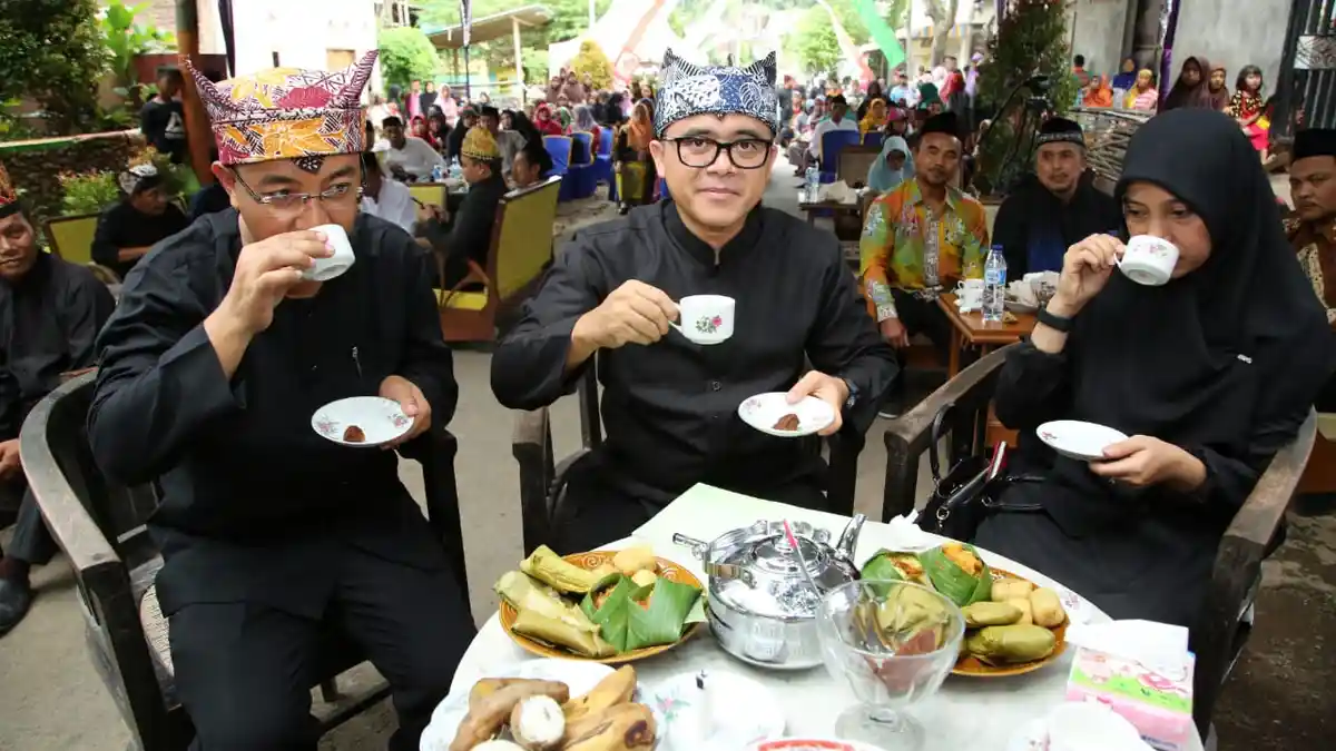 Nyumping Sambil Nikmati ‎Kopi Pahit di Desa Jelun Banyuwangi