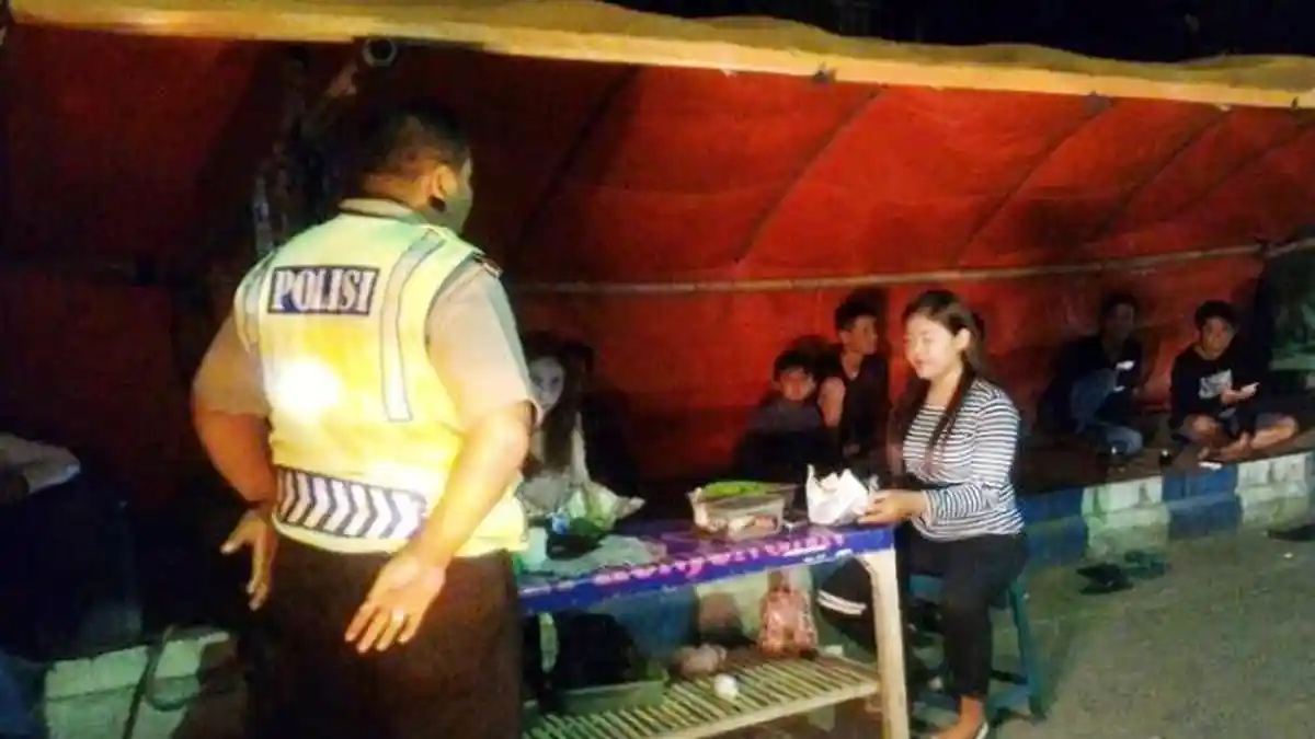 Viral, Ada Sosok Misterius di Foto Patroli Polisi Ini