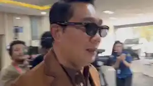 Mantan-Gubernur-Jawa-Barat-Ridwan-Kamil-mendatangi-Bareskrim-untuk-menjalani-tes-DNA-Ka.jpg