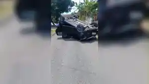 mobil-terbalik-ciwaru-kuningan.jpg