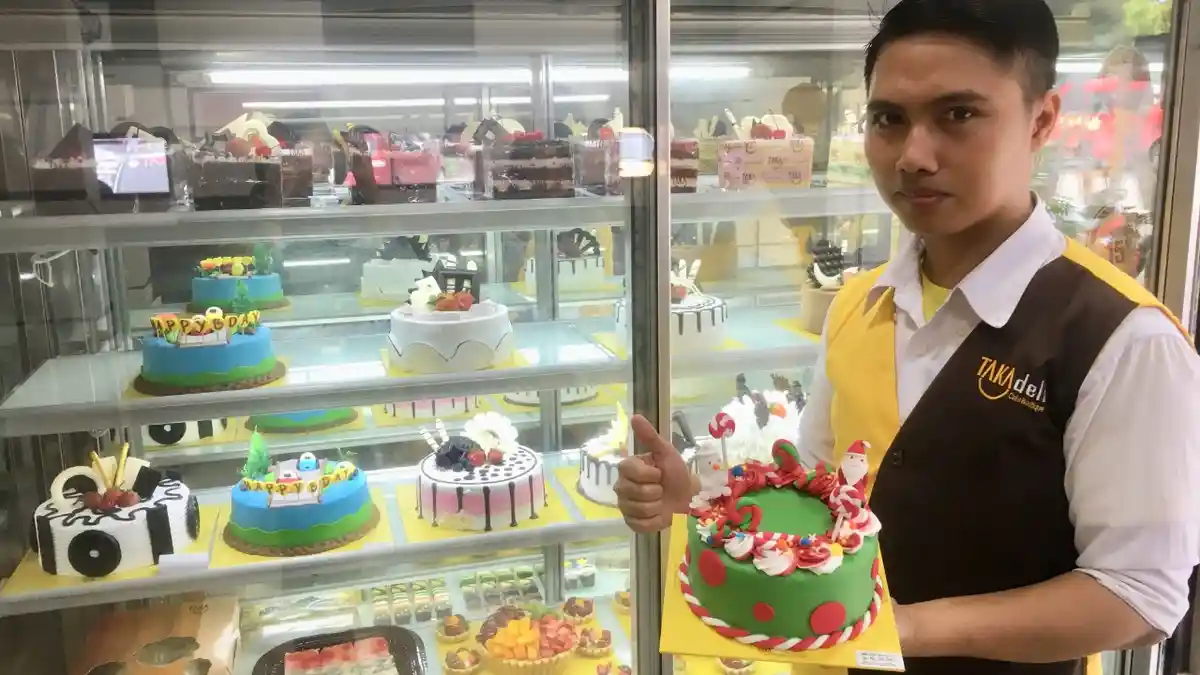 Cakes With Christmas Themed Hunted by Batam Citizens, Takadeli Offer Various Models
