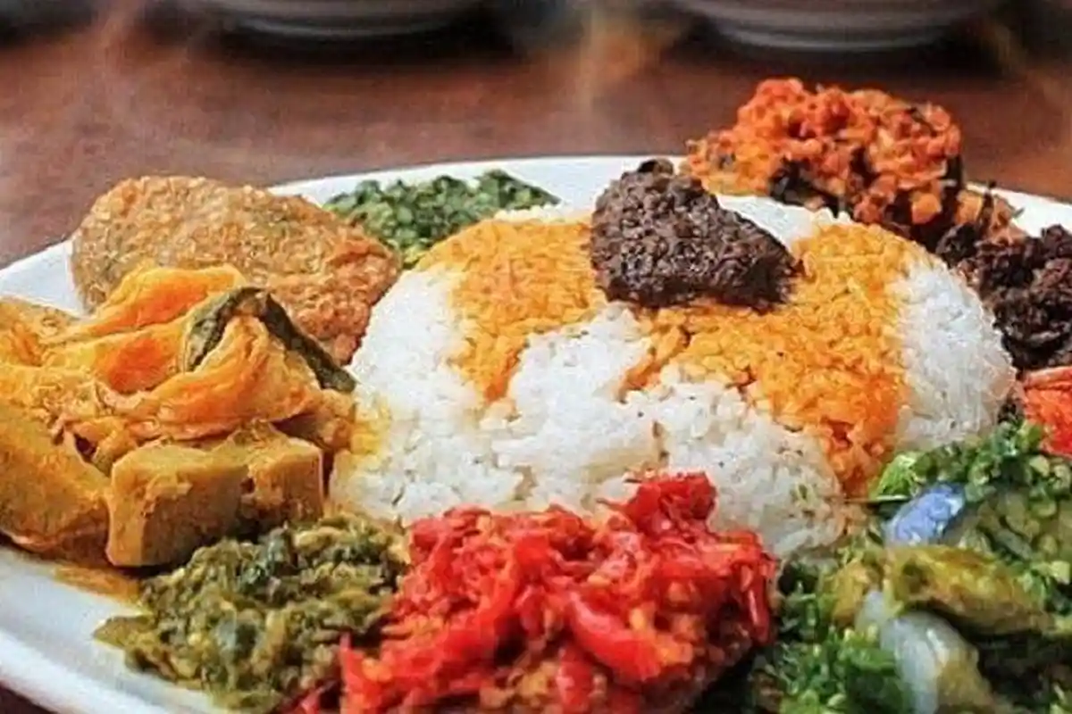 Asal Mula Nasi Padang, Masakan Minangkabau yang Ada Di Mana-mana