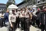 kapolrestabes-bandung-kombes-pol-hendro-pandowo-pantau-aksi_20170802_135114.jpg