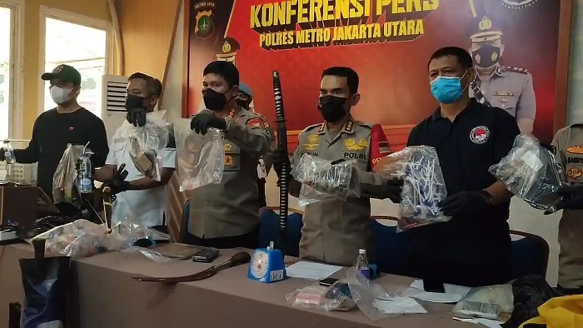 Penggerebekan Sarang Narkoba di Kawasan Kampung Bahari Tanjung Priok, Ada 27 Orang Diamankan Polisi