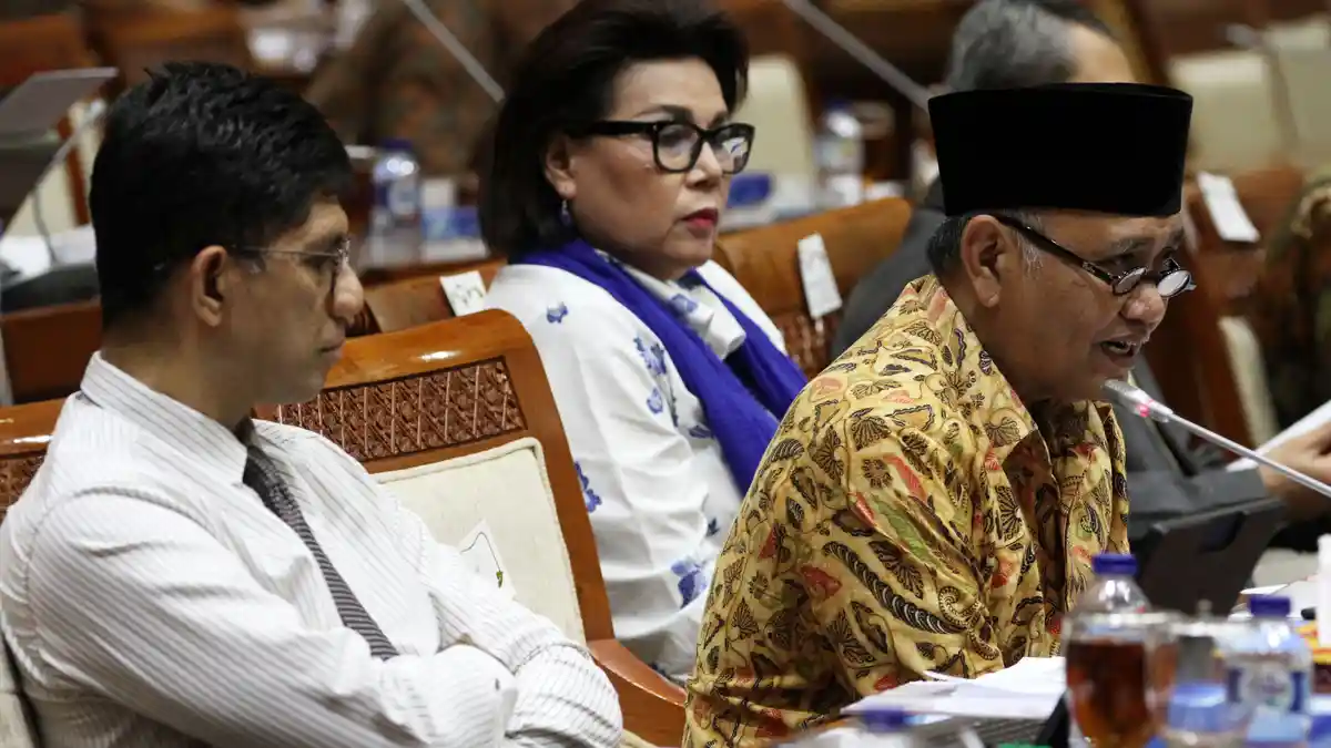 Pimpinan KPK Menggerutu dan Menopang Dagu Saat Mendengarkan Penjelasan Anggota DPR