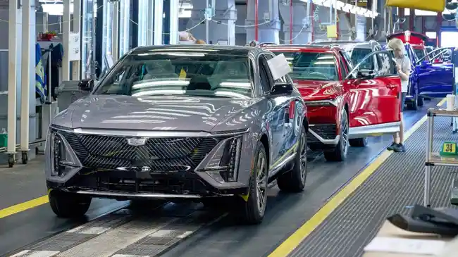Pentagon Dekati General Motors dan Ford untuk Produksi Senjata dan Peralatan Militer
