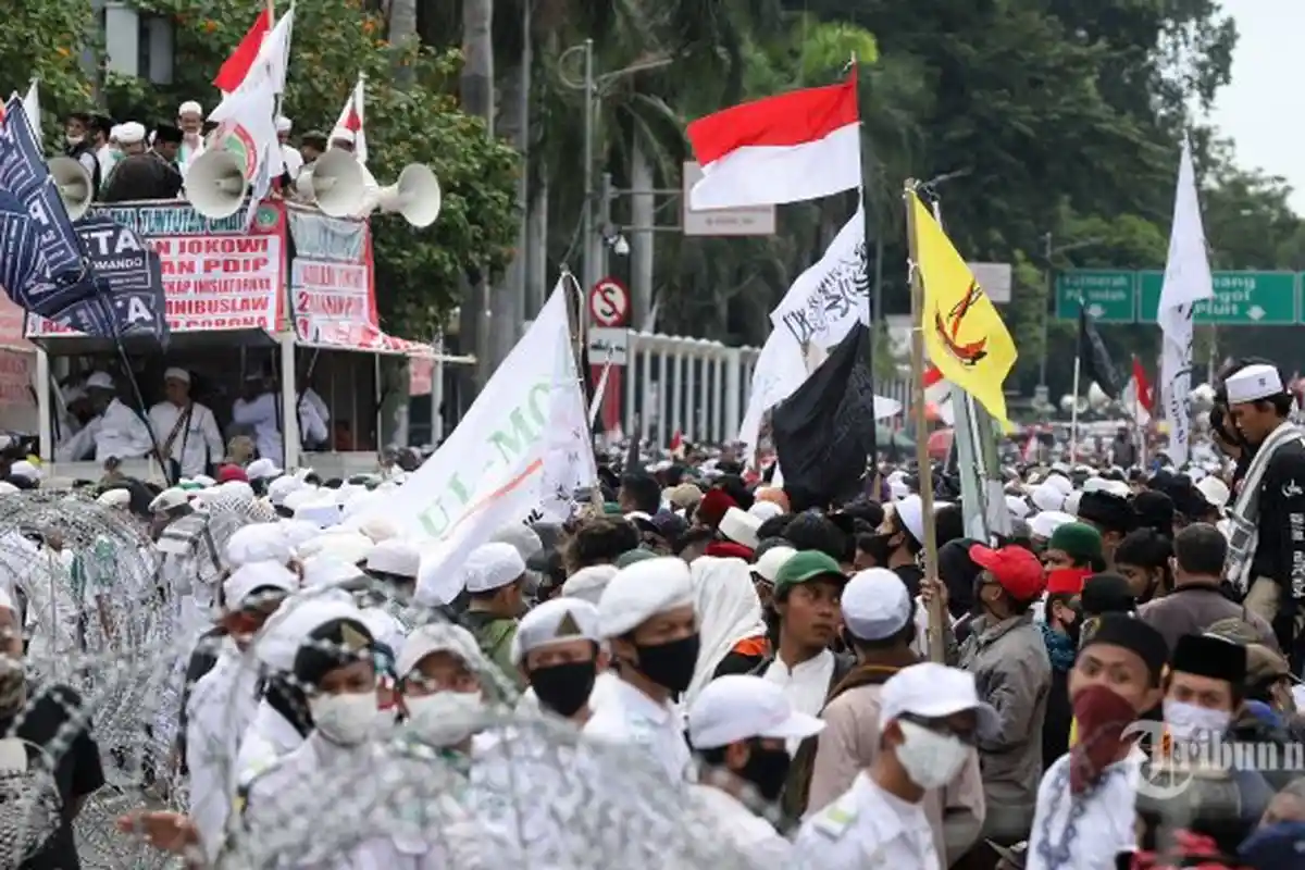 ISI Pesan WhatsApp Berantai Ajakan Demo Tolak UU Ciptaker di Istana Selasa Besok; FPI, GNPF & PA 212