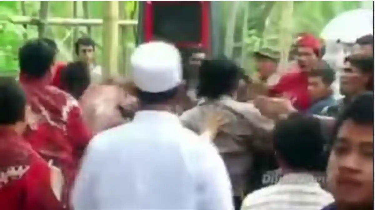 Video Menarik - Ditinggal Menikah, Mantan Bawa Massa Hancurkan Resepsi Sang Pengantin