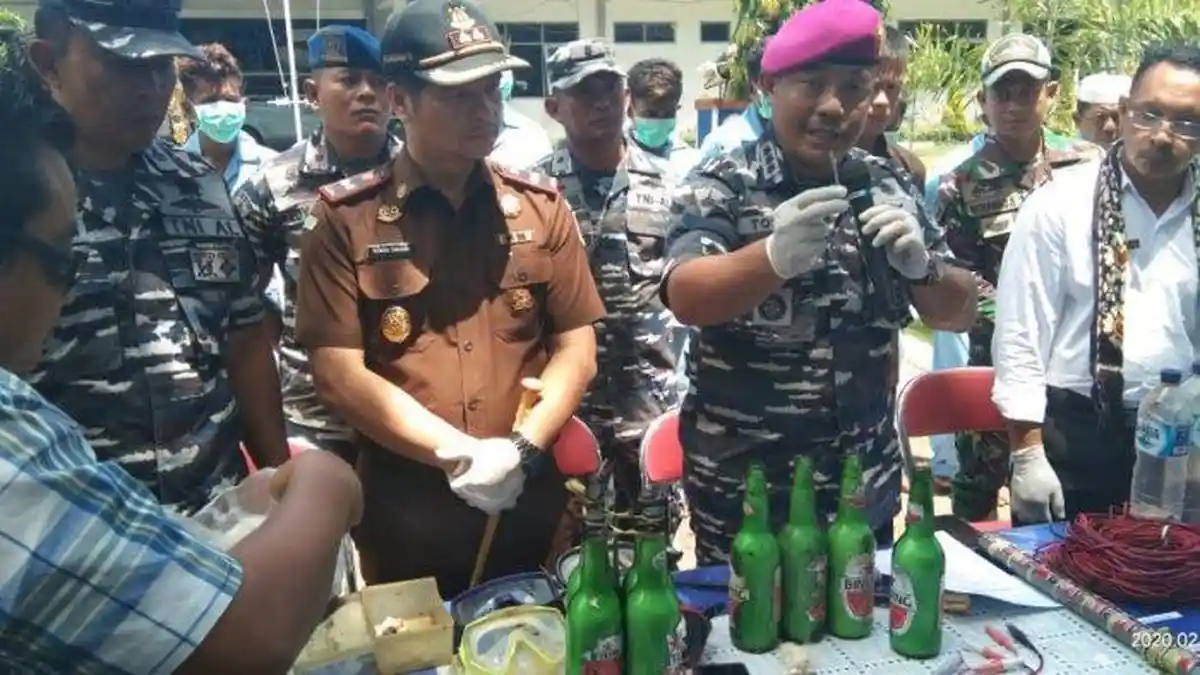 Nelayan Sikka dan Flotim Gunakan Puluhan Botol Bom Ikan dan Detonator untuk Mencari Ikan