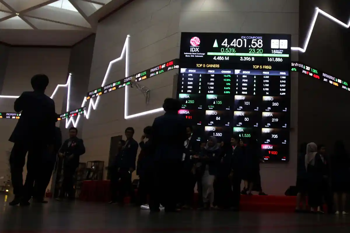 IHSG Dibuka Melemah 27,95 Poin