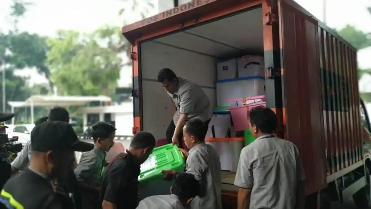 KPU Kirim 27 Kontainer Plastik Alat Bukti Hasil Pilpres 2019 dari Lima Provinsi ke MK