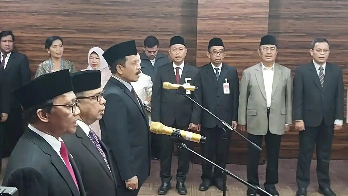 Tiga Anggota MKMK Permanen Resmi Dilantik, Anwar Usman Kembali Menghilang
