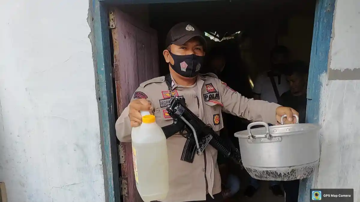 Polisi Gerebek Rumah Penjual Miras di Watubula Sigi