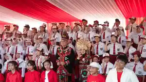 Wali-Kota-Surabaya-Eri-Cahyadi-bersama-Bunda-PAUD-Kota-Surabaya-Rini-Indriani.jpg
