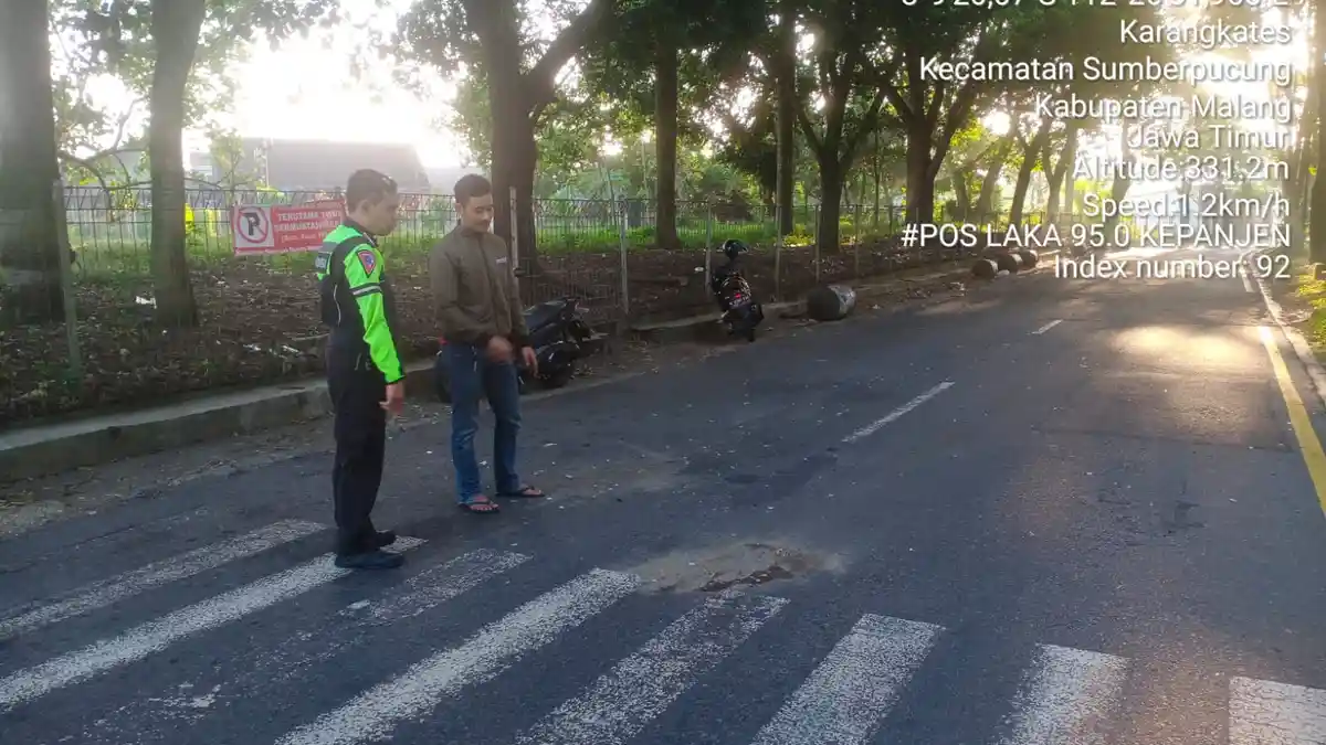 Warga Kalipare Tewas Usai Tabrak Kendaraan Roda 6 di Jalan Raya Karangkates